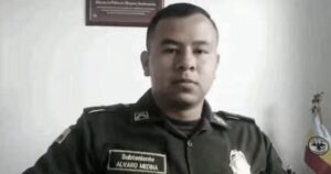 Asesinaron a teniente, comandante de estación de Policía en Cauca, tras obligarlo a bajar de un bus donde iba como pasajero