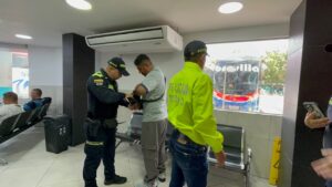 La Policía no baja la guardia en Barranquilla: refuerzan vigilancia en buses, terminales y zonas de alta afluencia