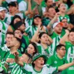 Paisas entonaron cánticos contra la Costa en juego ante Junior: ¿también saltó y cantó el costeño nacionalista en el Atanasio?