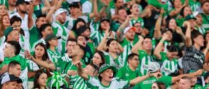 Paisas entonaron cánticos contra la Costa en juego ante Junior: ¿también saltó y cantó el costeño nacionalista en el Atanasio?