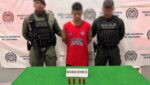 Policía captura en Las Gardenias a hombre con detención domiciliaria y que, presuntamente, portaba munición