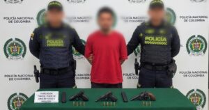 “Llevaba dos pistolas y un revólver en una bolsa negra”: así cayó un hombre en Primero de Mayo, Soledad