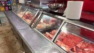 ¡Alerta en Soledad! Cierran expendio de carnes tras detectar contaminación en el 80 % de sus productos
