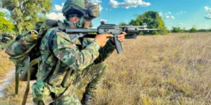 Con fusiles y pistolas, así cayeron dos presuntos integrantes del Clan del Golfo tras combates con el Ejército en el Cesar