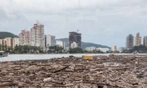 ¡Hasta un mueble! Playas de El Rodadero, en Santa Marta, invadidas por residuos naturales y basuras