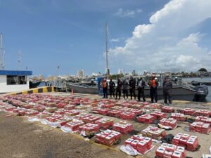 Golpe al narcotráfico en el Caribe: Armada intercepta embarcación con casi 3,7 toneladas de cocaína