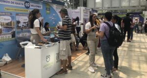 Empezó la Feria Inmobiliaria VIS 2026 en el Cubo de Cristal de la Plaza de La Paz, en Barranquilla