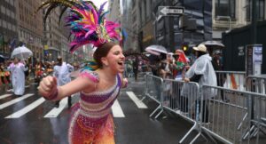 Isabella Daes llevó la alegría del Carnaval de Barranquilla al Desfile de la Hispanidad en Nueva York