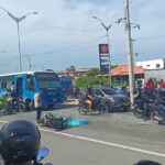 Accidente fatal en la Circunvalar: motociclista murió tras chocar contra bus frente a Metroparque, en Barranquilla