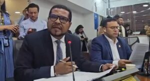 “Los colombianos no pueden seguir muriendo esperando una remisión médica”: representante Winsner Sandoval