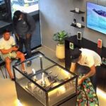 Delincuentes armados ingresaron a negocio de creador de contenido en Soledad y robaron 25 iPhones