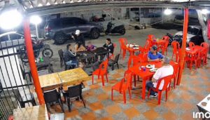 “¡El niño entró en pánico!”: atraco en negocio de comidas rápidas en el barrio San Isidro, Barranquilla