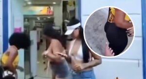 ¡Repudio en Cartagena! Tres mujeres ofrecen “pruebita gratis” dejándose tocar sus partes íntimas a plena luz del día
