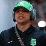 “Les tocó estudiar a más de uno”: replicó jugador paisa de Atlético Nacional a hinchas que lo criticaban