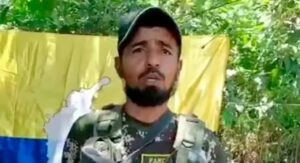 Colombia extradita a Estados Unidos a alias Mocho Olmedo, cabecilla del Frente 33 de las disidencias de las FARC