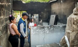 “Le respondimos a una familia que lo necesita”: alcaldesa Alcira Sandoval sobre entrega de ayuda tras incendio