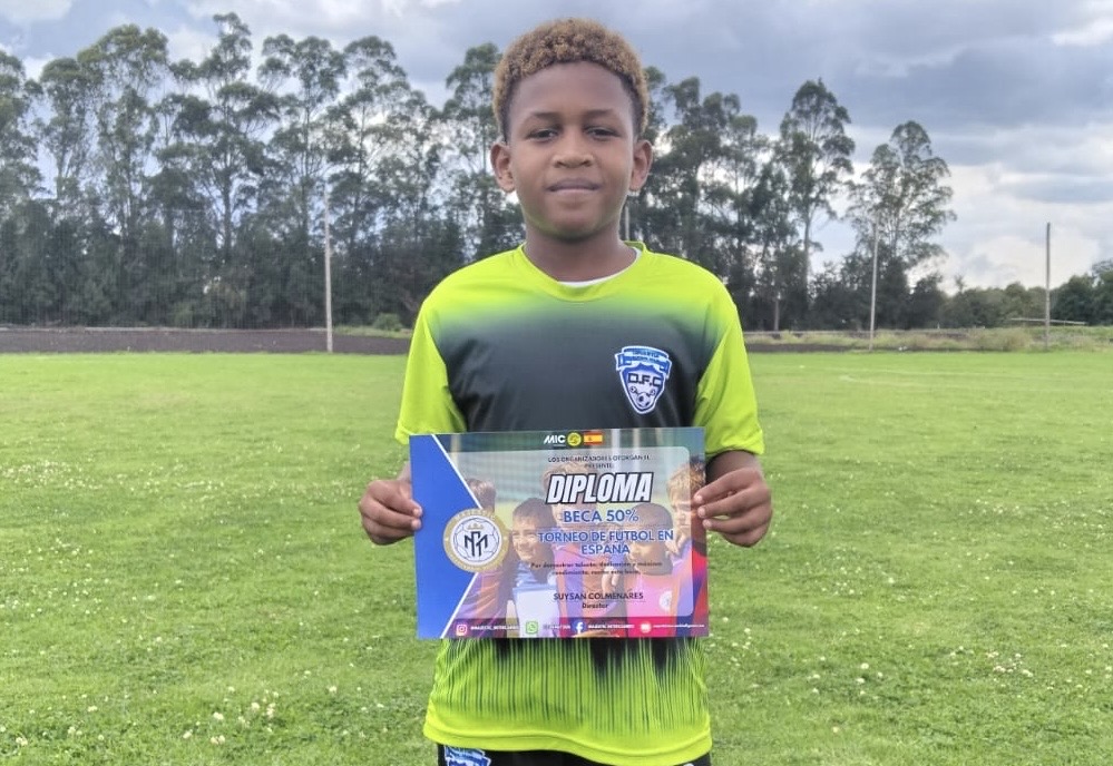 Promesa barranquillera del fútbol ganó media beca para jugar en España, pero debe costear la otra mitad del viaje: ¡ayudémosle!