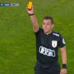 ¿Fin a los tradicionales cartones en el fútbol uruguayo? Los árbitros ya empezaron a mostrar las tarjetas virtuales