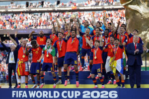 España mandó en el ‘Once de Oro’ de la revista France Football: ¡Messi y Pacho, los sudamericanos!