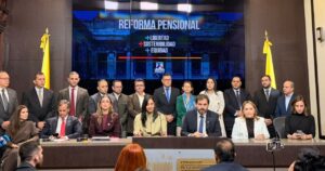 Centro Democrático radica contrarreforma pensional para modificar algunos aspectos del modelo hecho por Petro