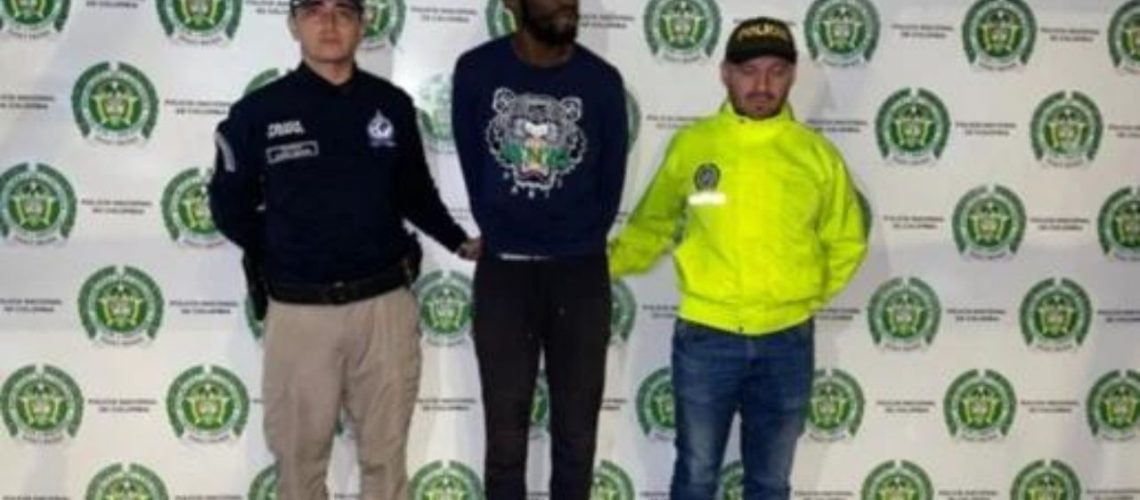 90893308-7089-4900-B2B6-AC4B2A6B38BD