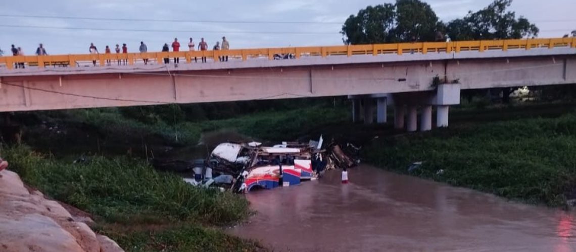 Accidente bus Kbeto Zuleta en Ariguaní