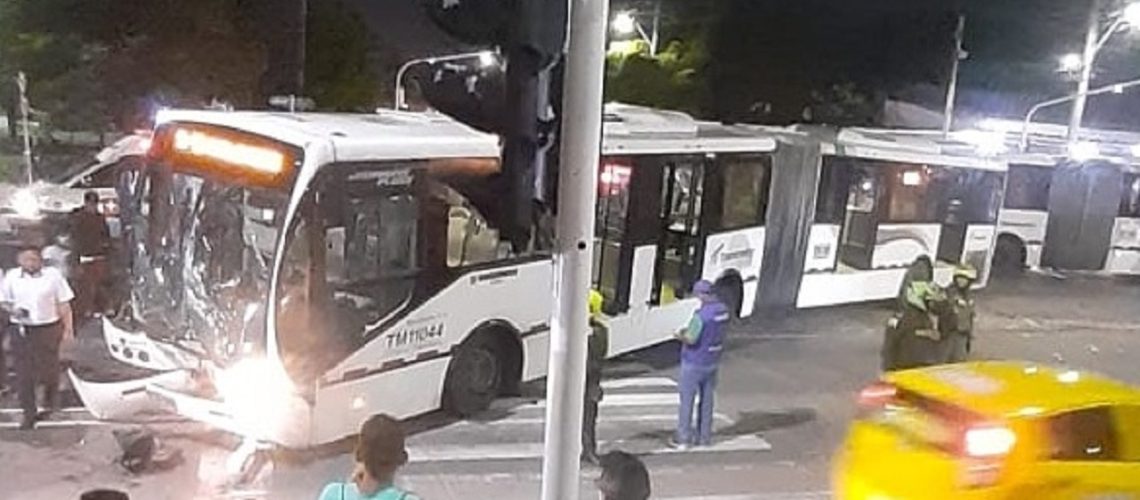 Accidente transmetro murillo con 4