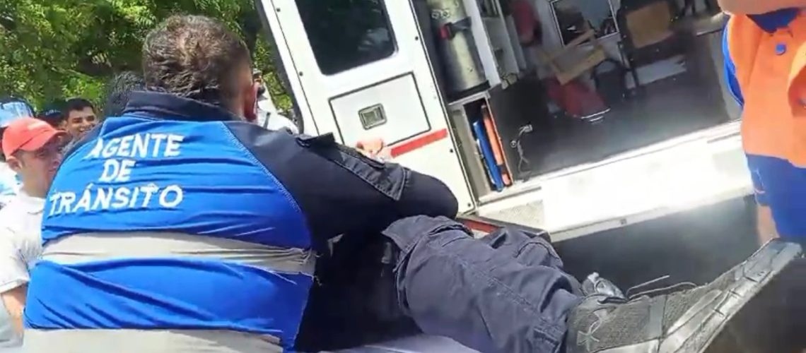 Agente tránsito arrollado por taxi en Soledad (1)