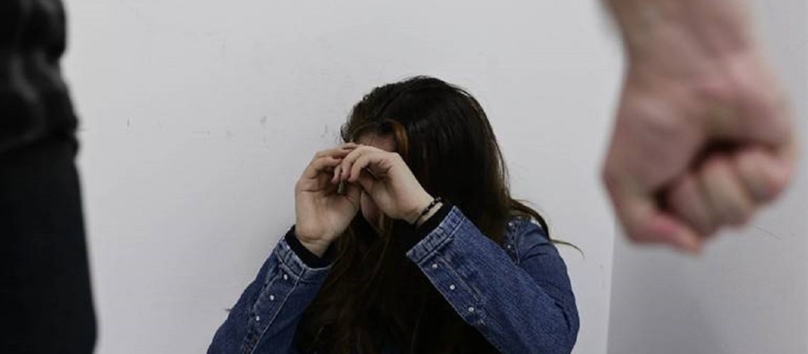 Agresión contra mujer