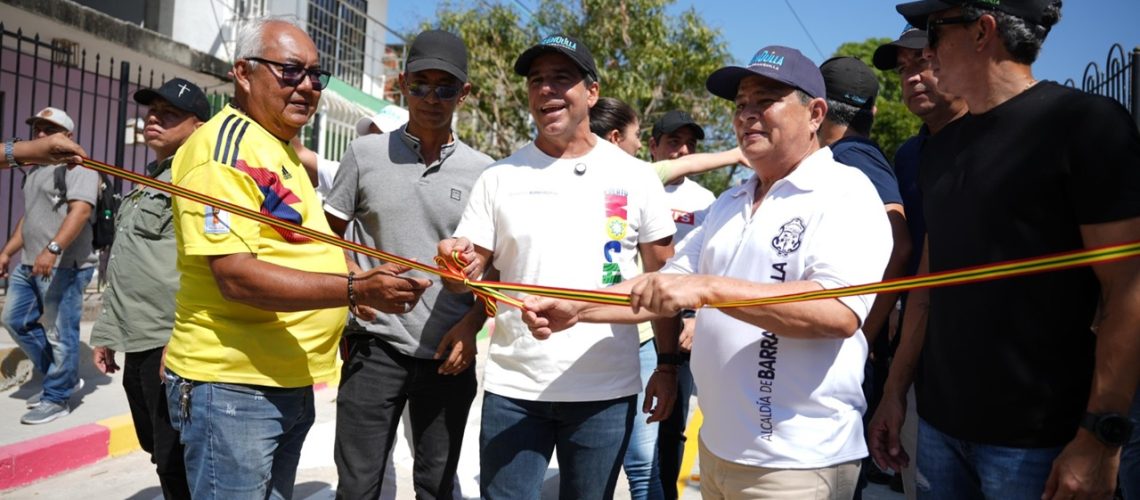 Alcalde Char entrega vías El Santuario y 7 de Abril