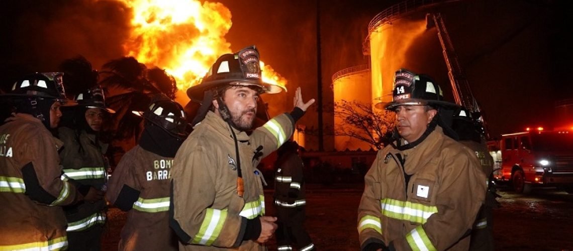 Alcalde Jaime Pumarejo al frente de incendio en Barranquilla DESTACADA
