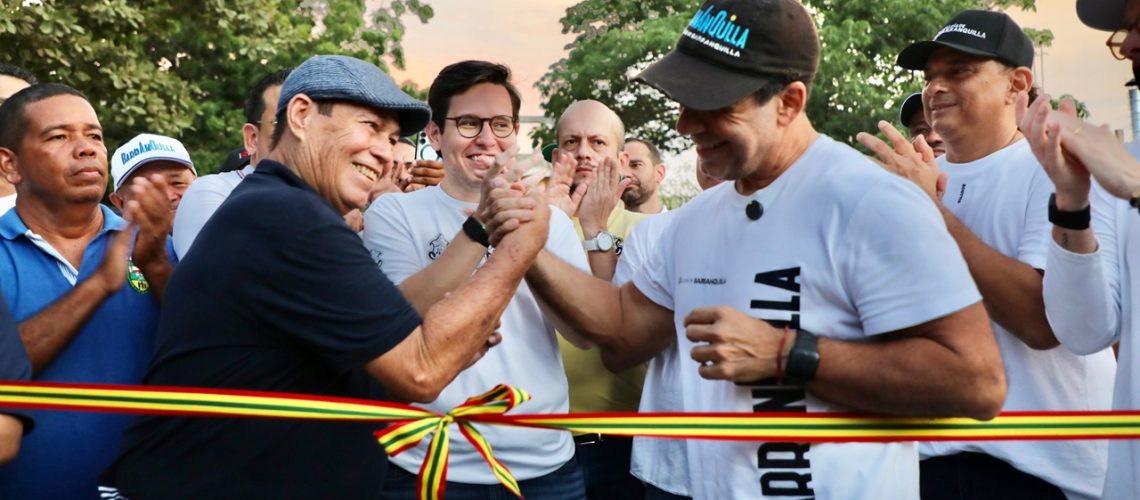 Alcalde inauguración calles Barrio Abajo