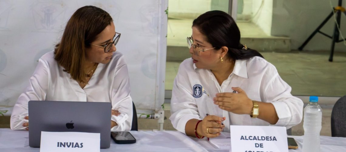 Alcaldesa Alcira Sandoval y directora de Invías