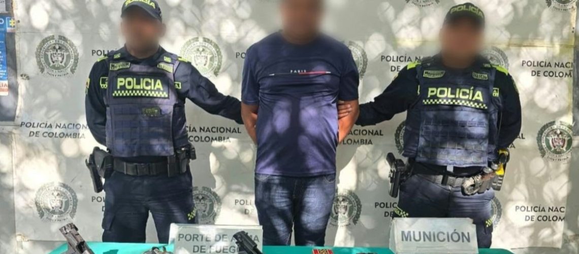 Alias el Negro, presunto extorsionista capturaado en el barrio Santa María, en Barranquilla