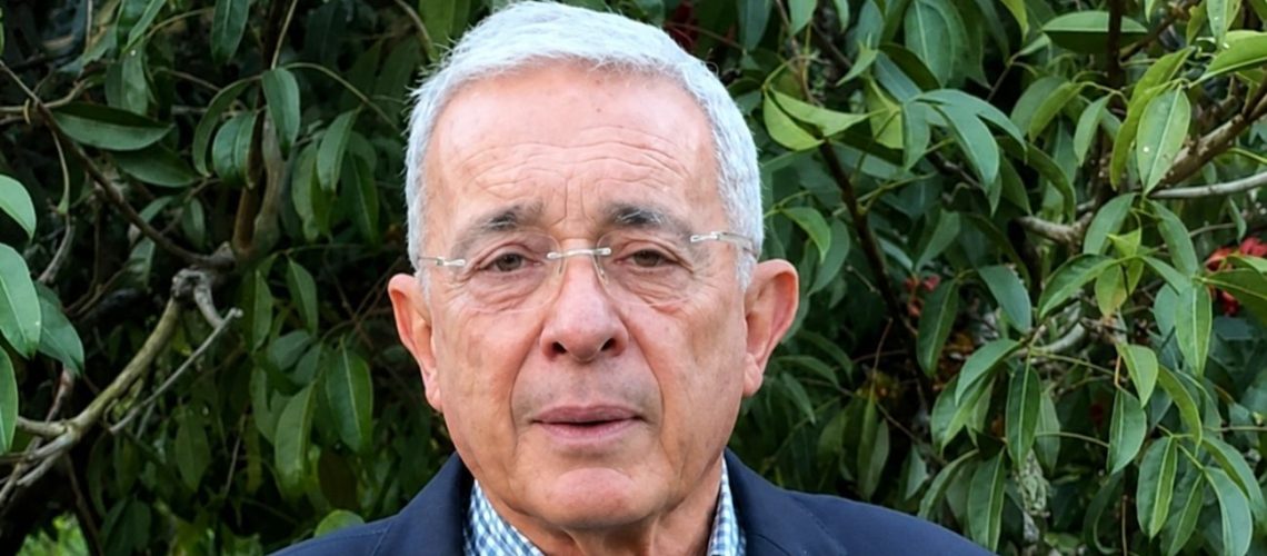 Álvaro Uribe referencia