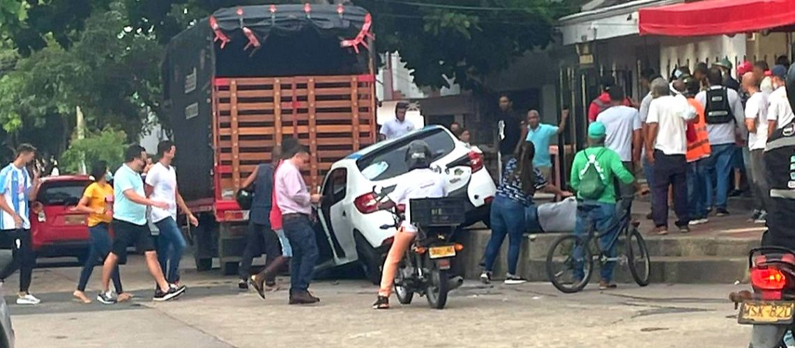 Atropellan-a-presuntos-atracadores-en-EL-Recreo-2