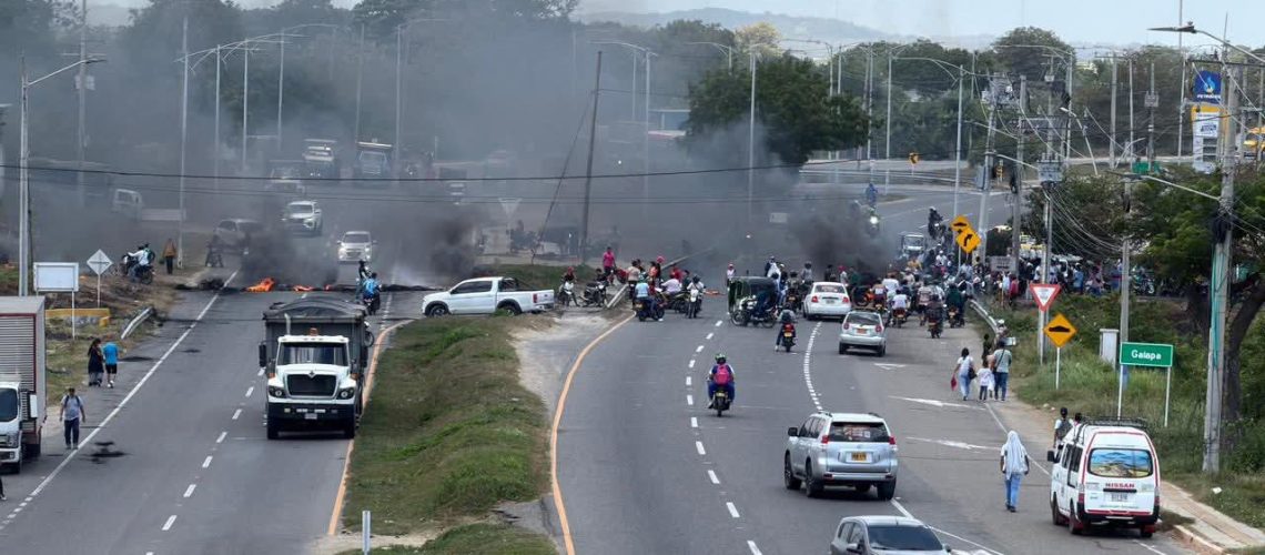 Bloqueos Cordialidad, en Mundo Feliz Galapa