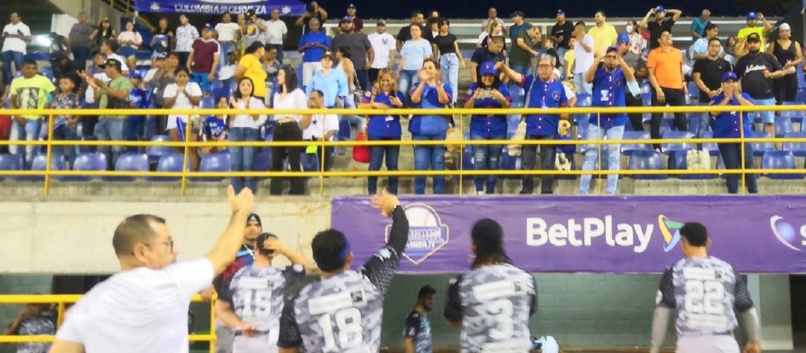 Caimanes celebra con su afición