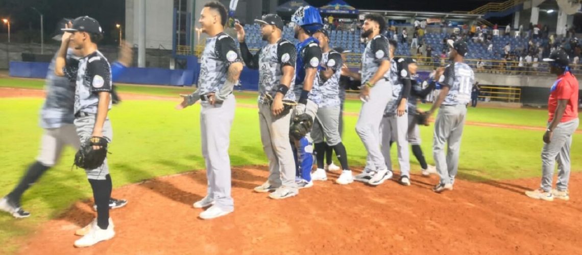 Caimanes-empato-la-serie-en-Monteria-contundente-victoria-ante-los-Vaqueros-1170x650