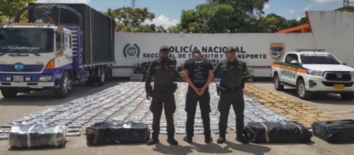 Camión incautado con marihuana La Guajira