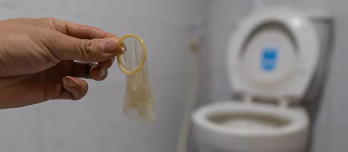 Campaña para evitar arrojar el condón al inodoro