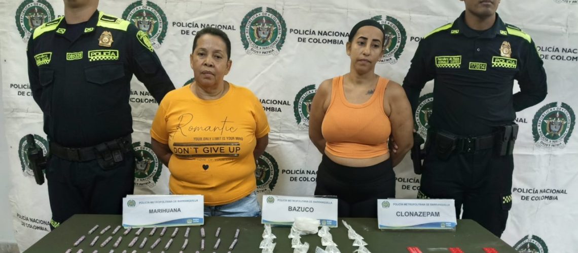 Capturadas con estupefacientes barrio Santo Domingo (2)