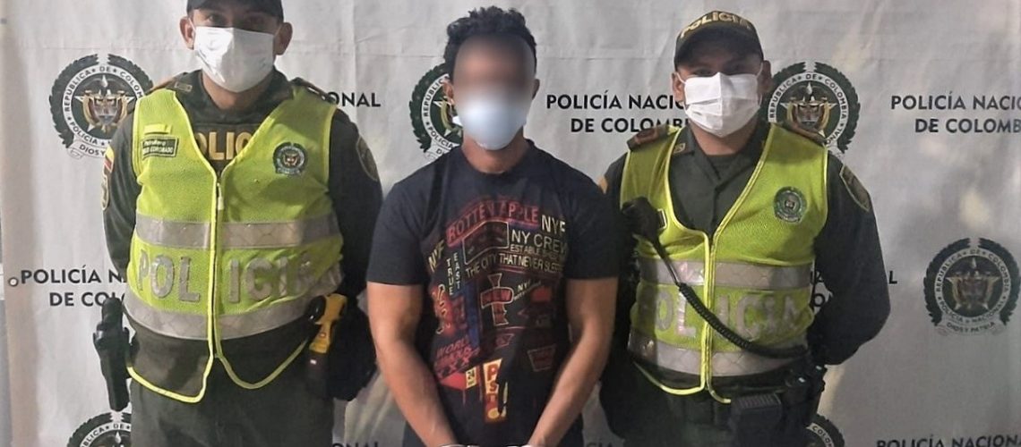 Capturado por, presuntamente, intentar ahorcar a su hija