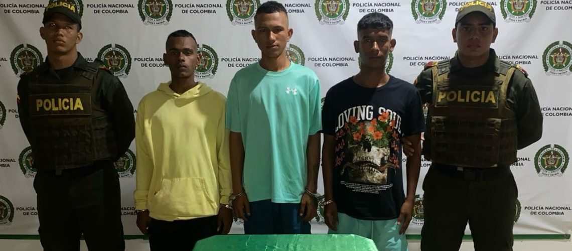 Capturados portar prendas uniformes