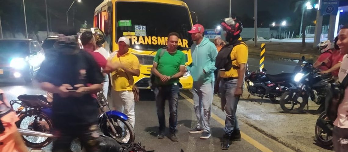 Choque bus y moto cerca del batallón de Malambo