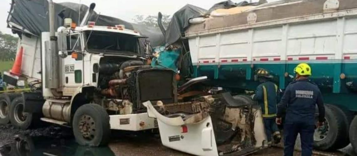 Choque de tractomulas Sucre