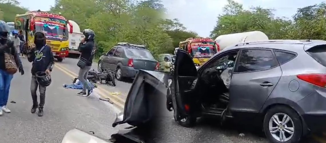 Choque moto y carro entre Baranoa y Campeche