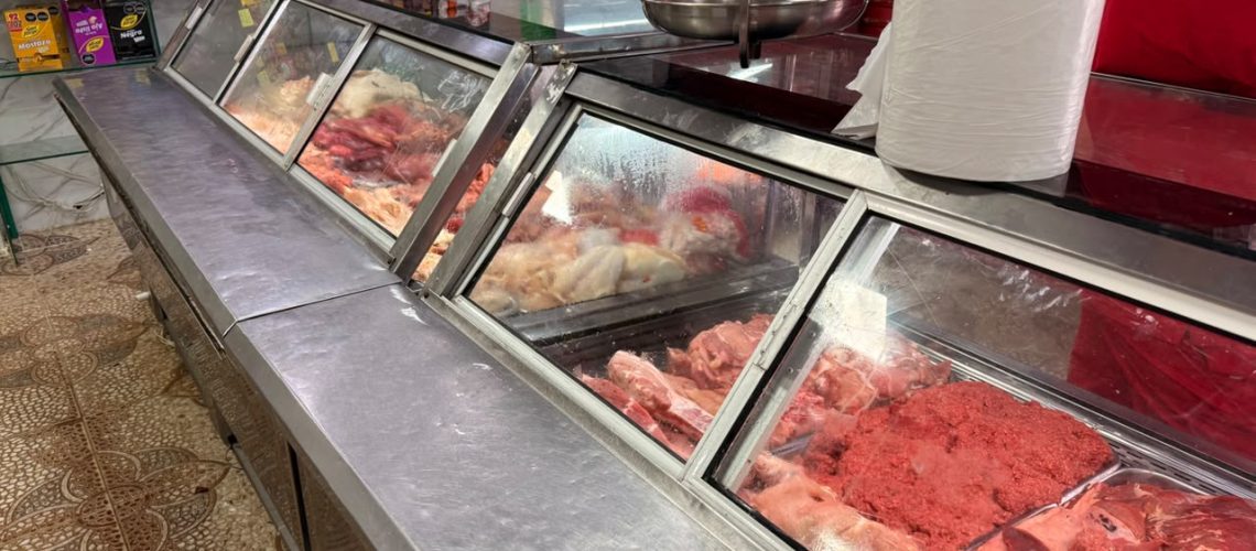 Cierran expendio de carnes tras detectar contaminación en el 80 % de sus productos (1)