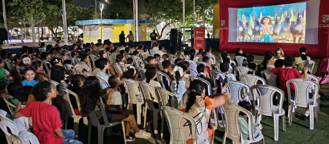 Cine a la Plaza Atlántico (2)