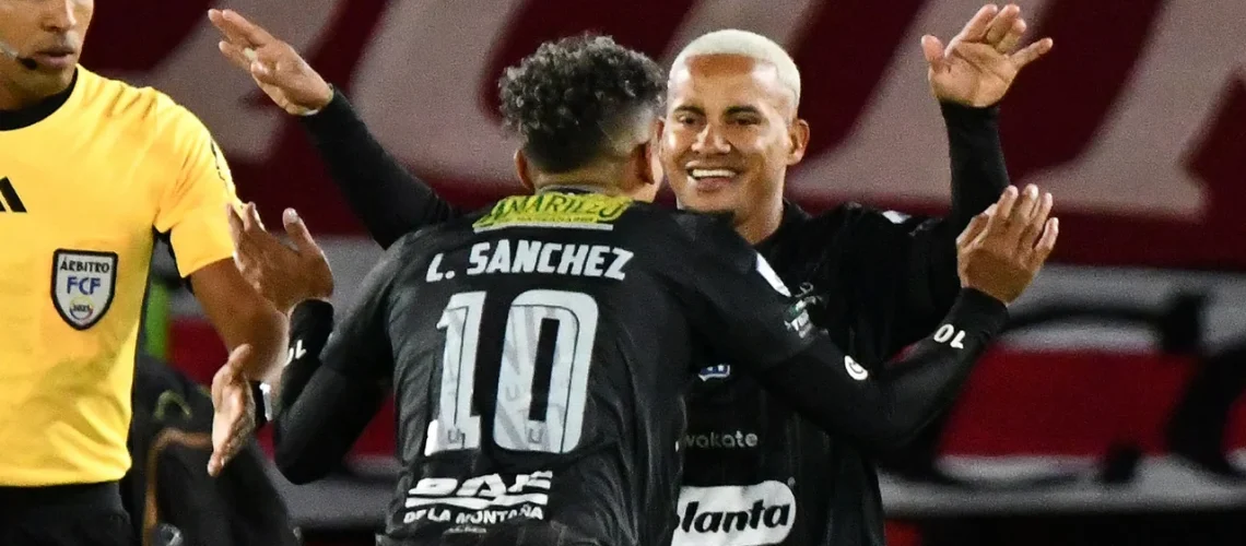 Con-doblete-de-Barrios-Once-Caldas-derroto-a-Santa-Fe-fecha-9-VizzorImage